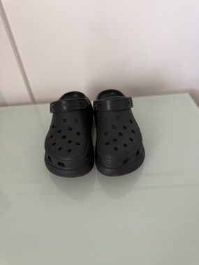 Crocs Classic Crush Clogs in Black Women’s size 7